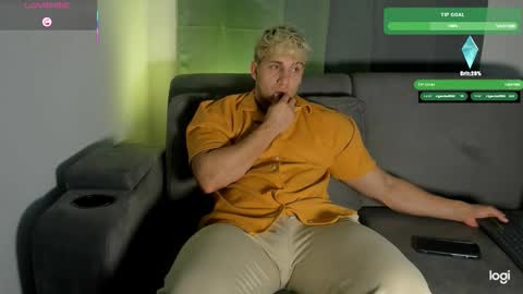 apolo_strange online show from December 18, 3:02 am