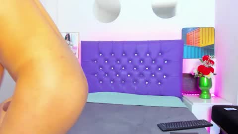 Snapshot of ariel_evans69 chatting on October 15, 2:13 pm ariel evans69 online show from October 15, 2:13 pm