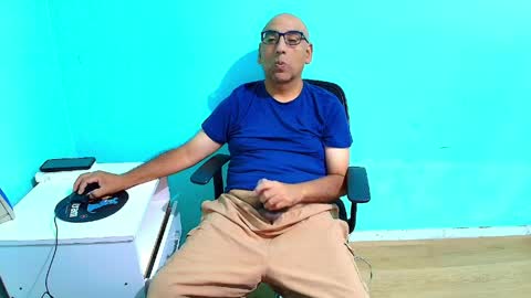 arnelux72 online show from April 3, 5:26 am