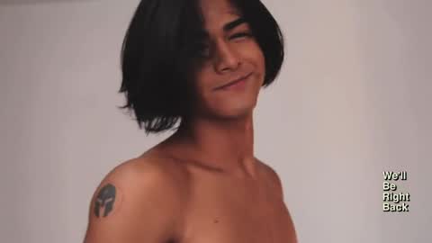 I AM HERE online show from April 9, 12:52 am