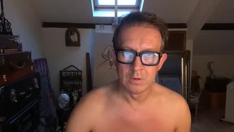 artisterotic online show from November 16, 8:27 am