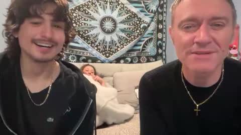ashton_tyler8 online show from May 3, 9:23 am