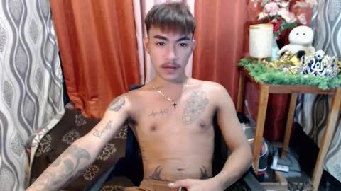 Snapshot of asian_kimxxx chatting on December 9, 12:01 am don online show from December 9, 12:01 am