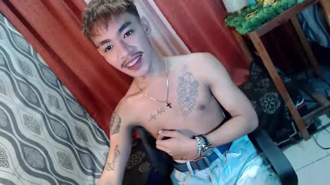 Snapshot of asian_kimxxx chatting on January 1, 11:18 pm don online show from January 1, 11:18 pm