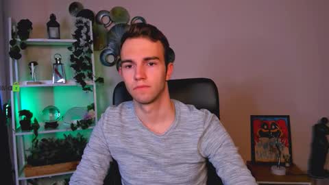 astren online show from March 16, 6:39 am