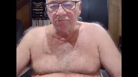 asusandy online show from October 31, 10:57 pm