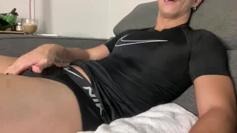 aussietwunkboy online show from January 18, 4:19 am