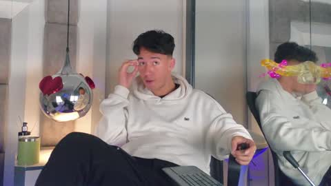 austinreeds online show from April 8, 5:11 pm