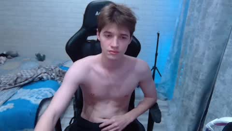 axel_0ne online show from April 14, 3:55 pm