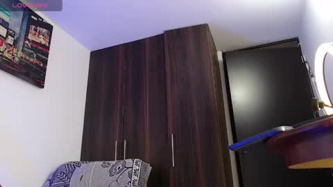 Independiente Model online show from April 13, 6:30 pm