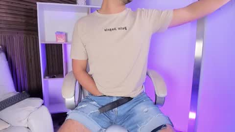 axel_grey_ online show from October 28, 1:24 pm