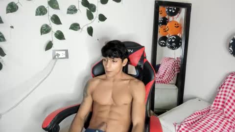 axel_rosse2 online show from October 30, 10:44 pm
