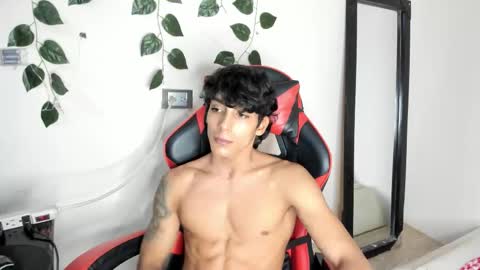 axel_rosse2 online show from November 26, 12:46 am