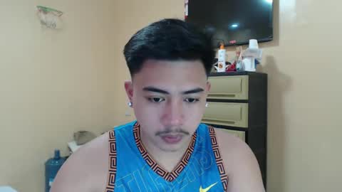 Snapshot of badboy_hanns chatting on December 11, 5:44 am HANNS online show from December 11, 5:44 am