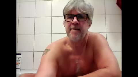 Snapshot of baggelina75 chatting on February 19, 7:16 pm baggelina75 online show from February 19, 7:16 pm