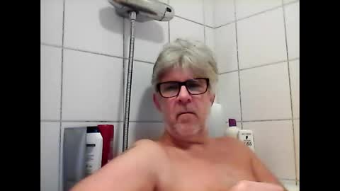 Snapshot of baggelina75 chatting on February 13, 7:21 pm baggelina75 online show from February 13, 7:21 pm