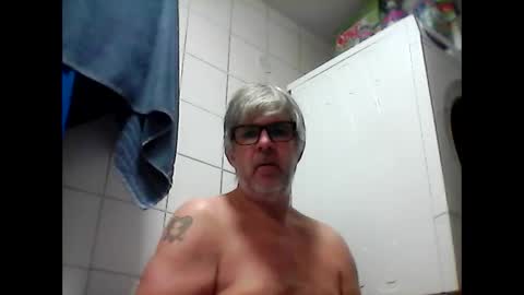 Snapshot of baggelina75 chatting on March 5, 4:46 am baggelina75 online show from March 5, 4:46 am