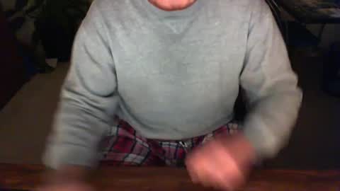 Snapshot of batebro13 chatting on December 8, 1:25 pm BateBro13 online show from December 8, 1:25 pm