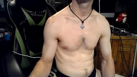 bchillin28 online show from April 17, 2:36 am