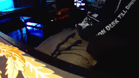 hungnheavy online show from October 19, 11:46 am