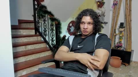 independent model online show from December 19, 5:48 am