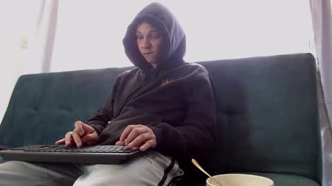 independent model online show from January 21, 6:44 pm