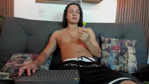 independent model online show from November 6, 11:52 pm