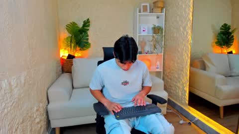 BENJAMIN online show from January 11, 2:30 am