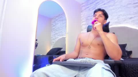 BENJAMIN online show from December 17, 3:39 pm