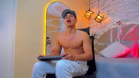 BENJAMIN online show from October 20, 4:00 pm