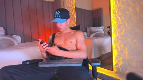 BENJAMIN online show from November 28, 2:19 pm