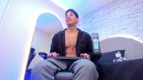 BENJAMIN online show from December 15, 6:18 am