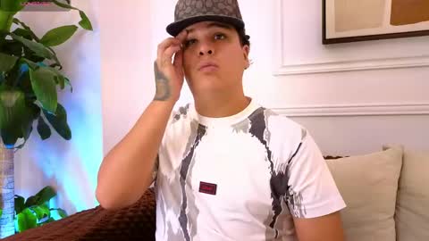 bennett_alejoo online show from May 20, 7:20 pm