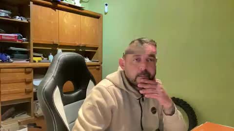 benochau online show from April 28, 2:49 am