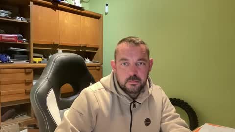 benochau online show from April 28, 1:33 am