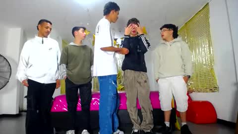 benz boys online show from March 3, 12:43 pm