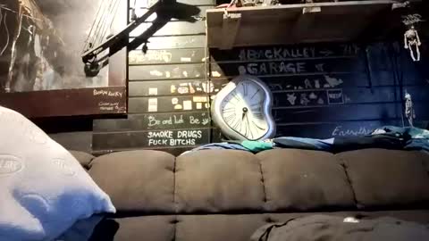 Snapshot of bigbeata chatting on October 18, 2:16 am Stevie Snow online show from October 18, 2:16 am