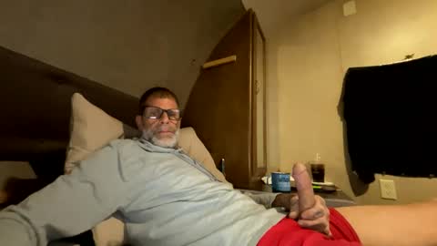 Snapshot of biggcock27 chatting on November 1, 12:36 am biggcock27 online show from November 1, 12:36 am