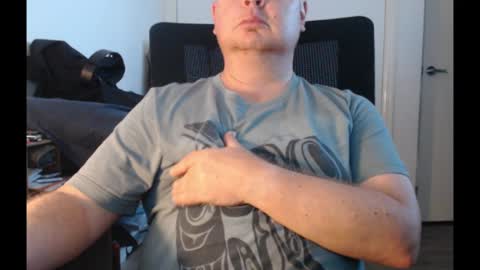 Snapshot of bighorn1981 chatting on December 16, 12:37 am bighorn1981 online show from December 16, 12:37 am