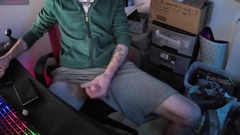 Snapshot of biglummel15 chatting on February 27, 10:53 pm biglummel15 online show from February 27, 10:53 pm