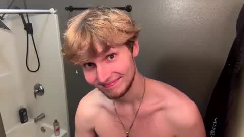 bigskinnyboyshh online show from November 8, 2:48 am