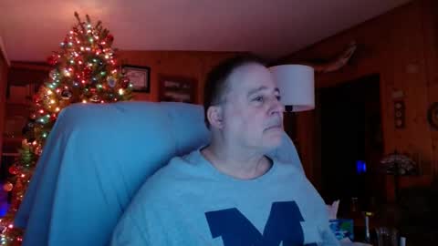 Snapshot of bigthicksatisfying2 chatting on December 22, 7:22 am bigthicksatisfying2 online show from December 22, 7:22 am
