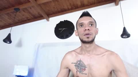 Snapshot of bigzehuz chatting on January 17, 3:23 am andres online show from January 17, 3:23 am