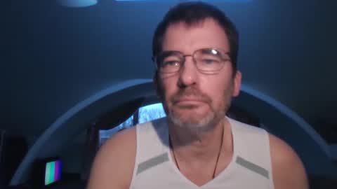 bikertom1988 online show from December 21, 2:47 pm