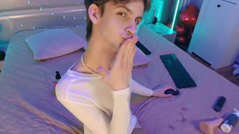 Bimbo boy online show from May 31, 6:09 pm