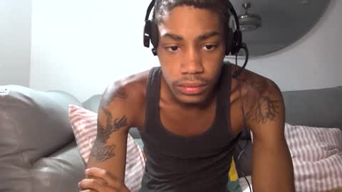 Snapshot of blackbulltitus chatting on October 8, 10:36 pm BlackBullTitus online show from October 8, 10:36 pm