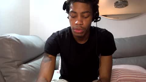 Snapshot of blackbulltitus chatting on October 10, 10:46 pm BlackBullTitus online show from October 10, 10:46 pm