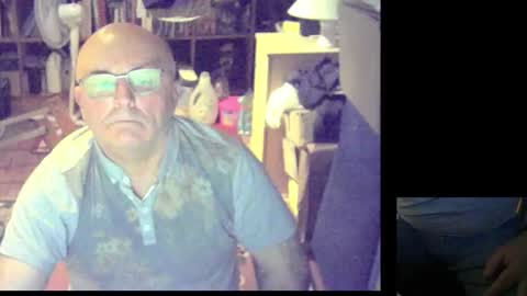 Snapshot of bluebox65 chatting on February 15, 6:44 pm bluebox65 online show from February 15, 6:44 pm