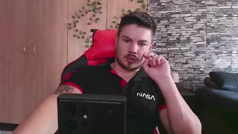 blueeyeboy0 online show from September 12, 6:57 am