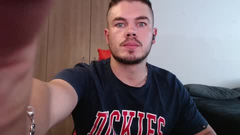 blueeyeboy0 online show from January 8, 12:37 pm